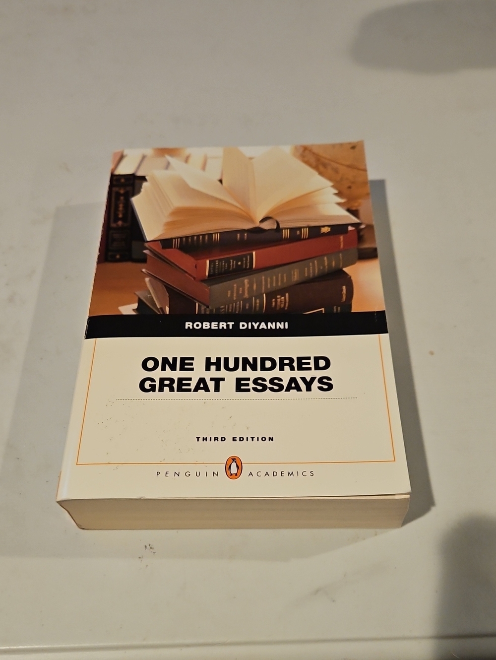 One Hundred Great Essays - White/Cream Cover